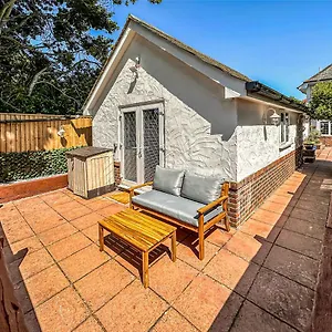 The Annex: Beachfront Luxury With Pet-friendly Patio Bournemouth